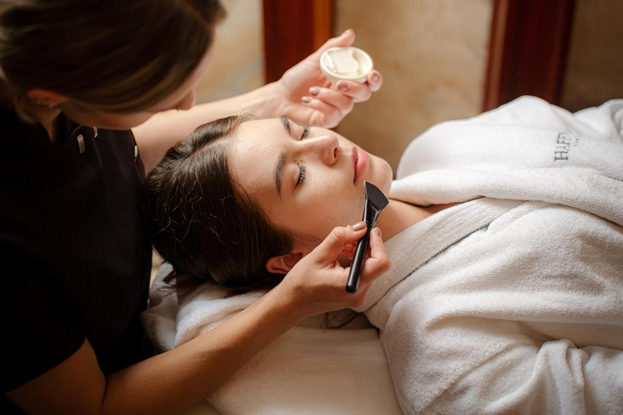 Haffner Hotel & Spa Sopot - Destigo Hotels Exterior photo A woman receiving a facial treatment